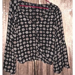 American Eagle Black and White Blouse